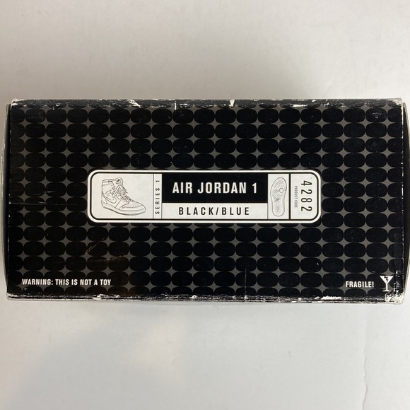 Nike AIR JORDAN Mini Tennis Shoe Bowen Designs 4282 Commemorative Collectible - Picture 7 of 16